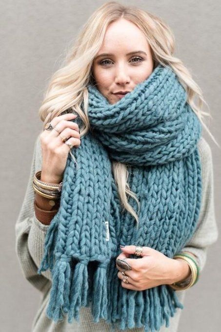 Écharpe femme en laine volumineuse 