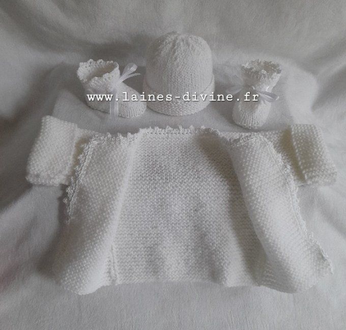 Trousseau Layette Naissance tricoté mains-blanc 