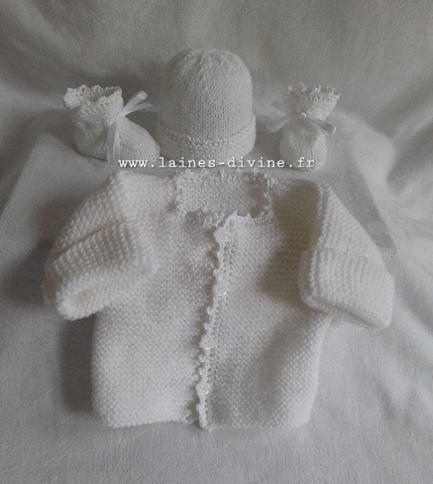 Trousseau Layette Naissance tricoté mains-blanc 