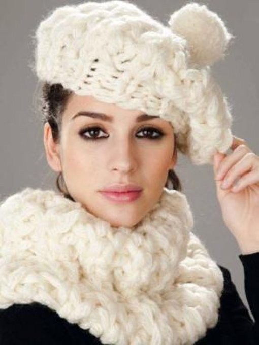Snood femme  volumineux 100 % laine  tricoté mains