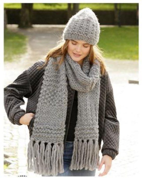 Echarpe femme tricoté main en grosse laine " Delphine  " 