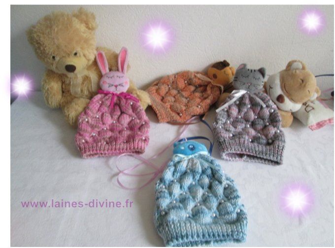 Bonnet enfant tricoté à la main en laine et ses perles avec son animal " rose "