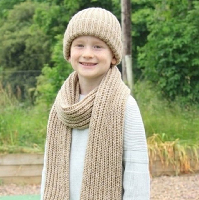 Bonnet enfant tricoté à la main " Louis " 