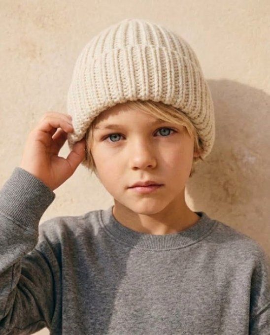 Bonnet enfant tricoté à la main " Louis " 