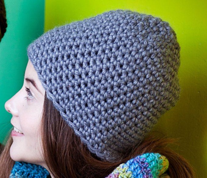 Bonnet femme aux crochets en laine mérinos 