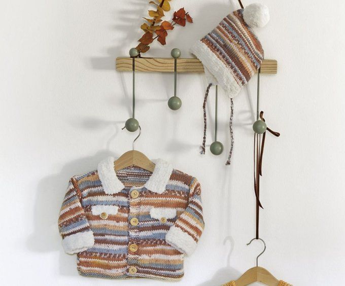 Bonnet bébé tricoté à la main en laine acrylique