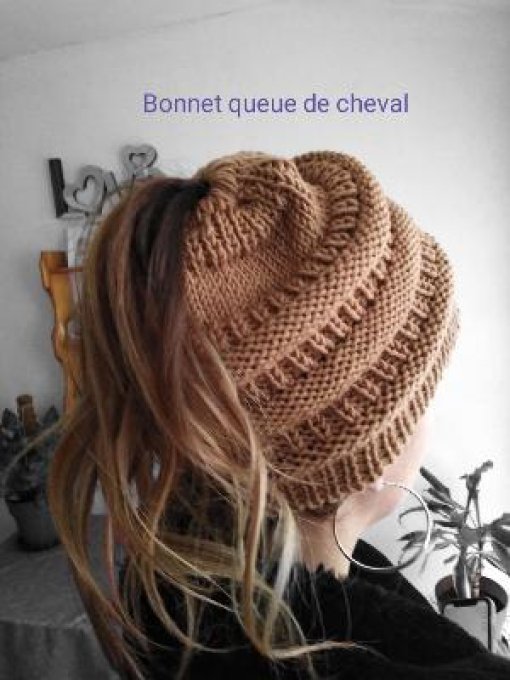 Bonnet femme magique pour queue de cheval tricoté main 100 % laine mérinos