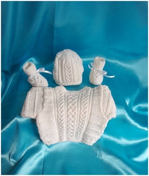 Coffret Layette - Brassière, chaussons et son bonnet