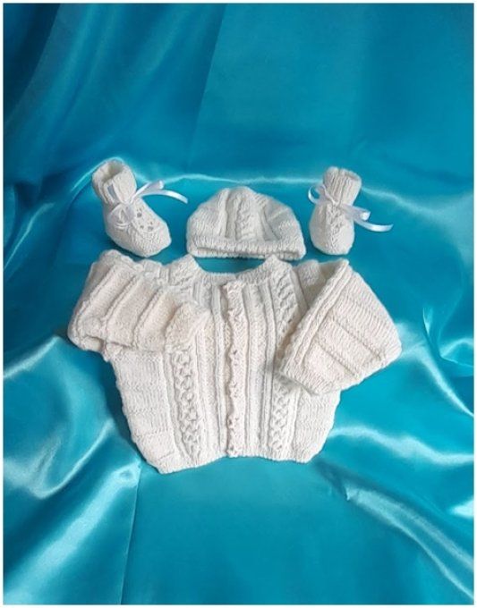 Coffret Layette - Brassière, chaussons et son bonnet