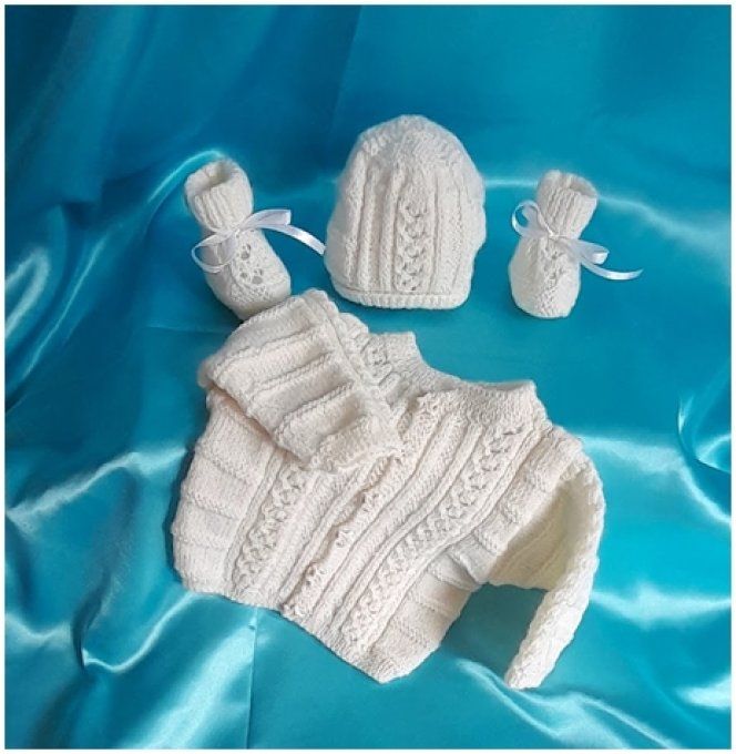 Coffret Layette - Brassière, chaussons et son bonnet