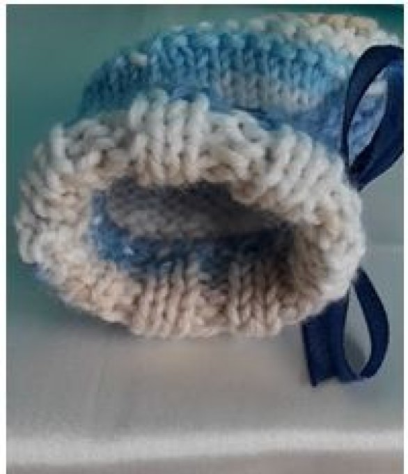 Coffret layette - Brassière, chausson et son bonnet 