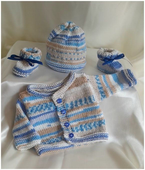 Coffret layette - Brassière, chausson et son bonnet 