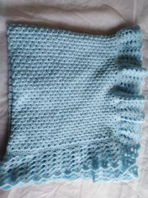 Couverture bébé " fait main " en laine  acrylique " LEA "