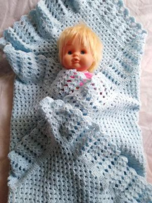 Couverture bébé " fait main " en laine  acrylique " LEA "