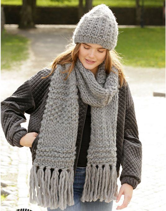 Echarpe femme tricoté main en grosse laine " Delphine  " 