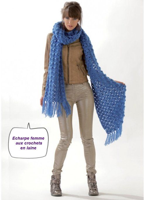 Écharpe femme " fait main "aux crochet en laine et mohair bleu saphir 