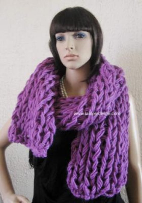 Écharpe femme volumineuse en laine alpaga fait main violet " Patricia