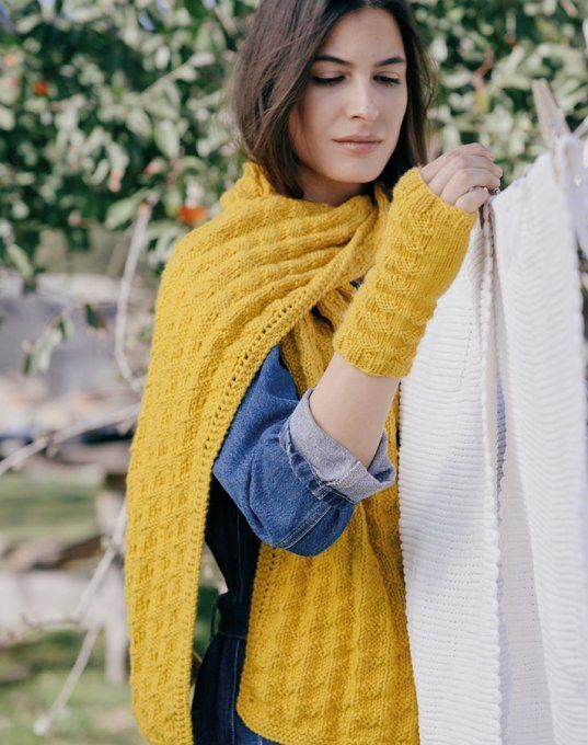 Large écharpe et ses mitaines tricotés sur mesure