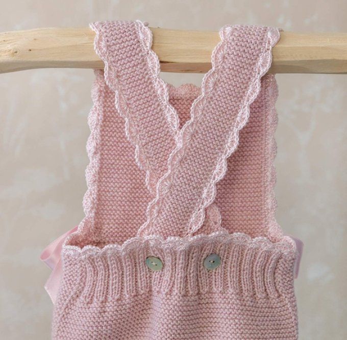 Brassière barboteuse et ses chaussons tricoter à la main