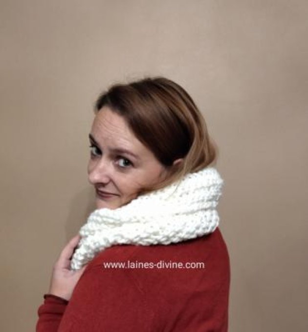 Snood femme en laine "fait main" volumineux " Fanie "