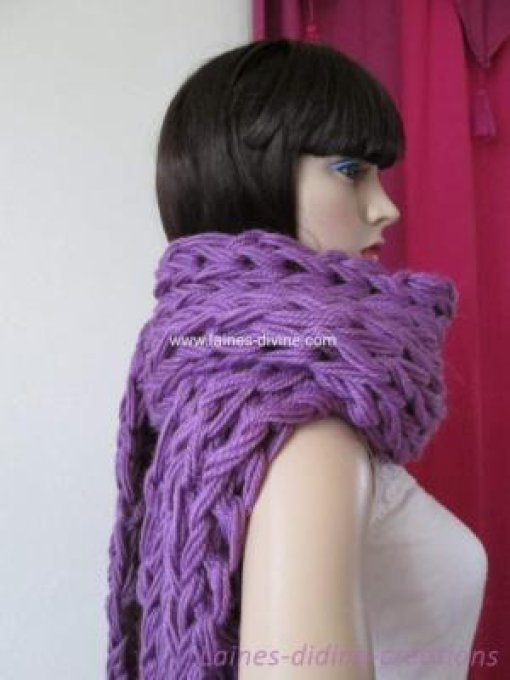 Écharpe femme volumineuse en laine alpaga fait main violet " Patricia