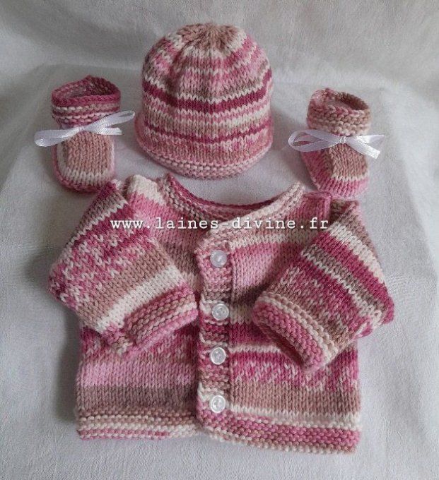 Trousseau Brassière, chausson et son bonnet  rose  