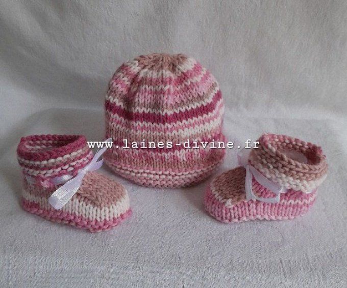 Trousseau Brassière, chausson et son bonnet  rose  