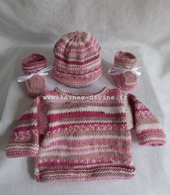 Trousseau Brassière, chausson et son bonnet  rose  