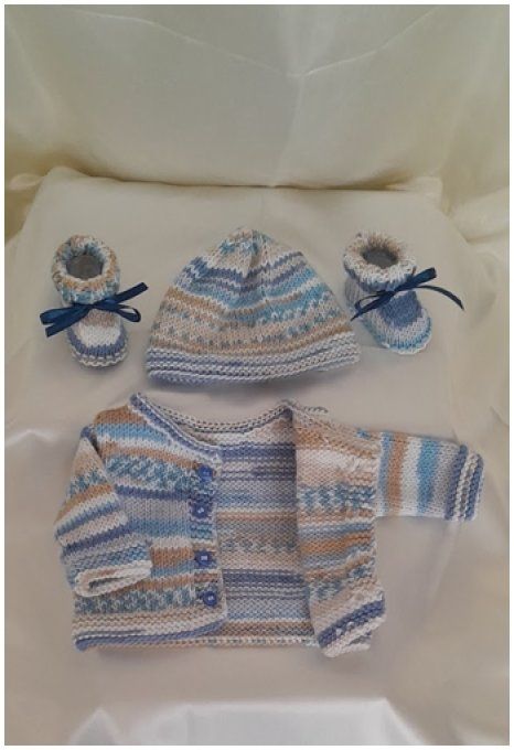 Coffret layette - Brassière, chausson et son bonnet 