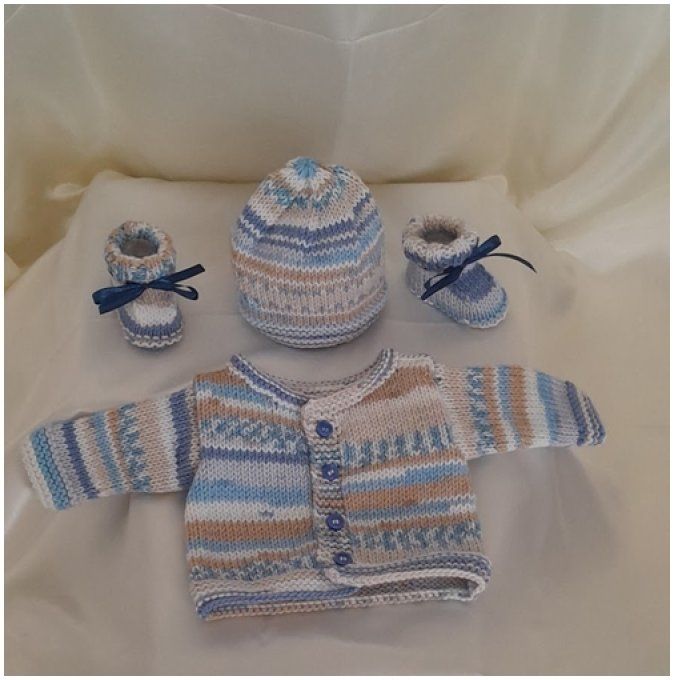 Coffret layette - Brassière, chausson et son bonnet 