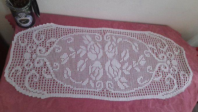 Napperon ovale aux crochet 100 % coton " fait main"