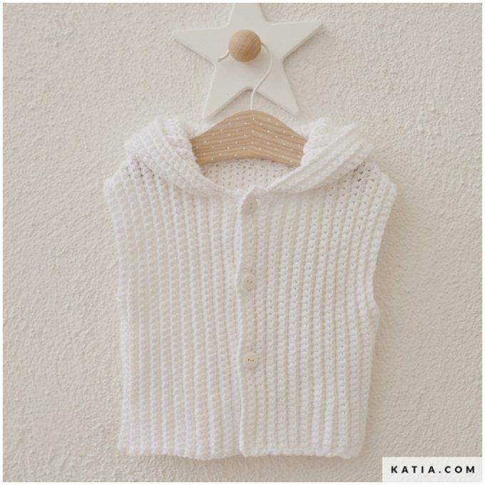 Modèle Gilet sans manches avec capuche aux crochet