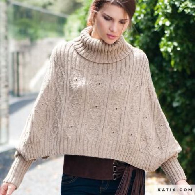 Poncho femme avec ses manches 100 % laine mérinos tricoté sur mesure