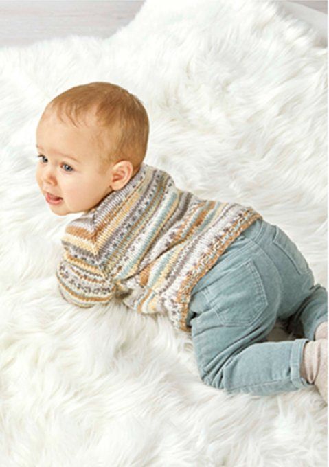 Pull bébé layette " fait main " en laine acrylique 