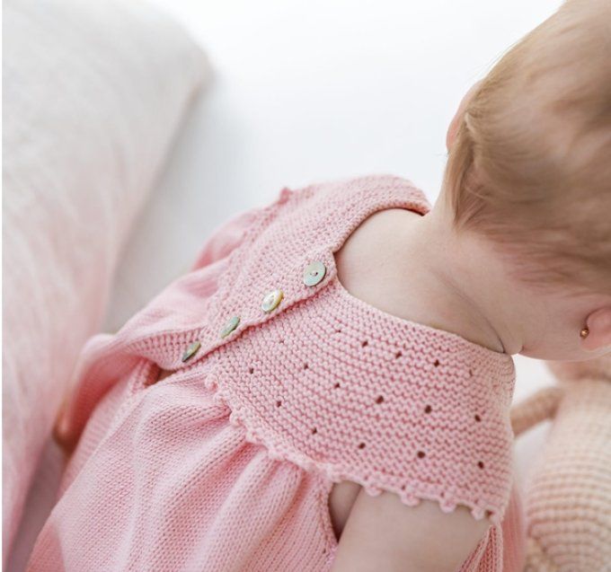 Robe bébé tricoté à la main et sa culotte 100 % coton