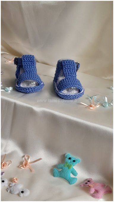 Sandales bébé " fait main" au crochet 100 % coton bleu