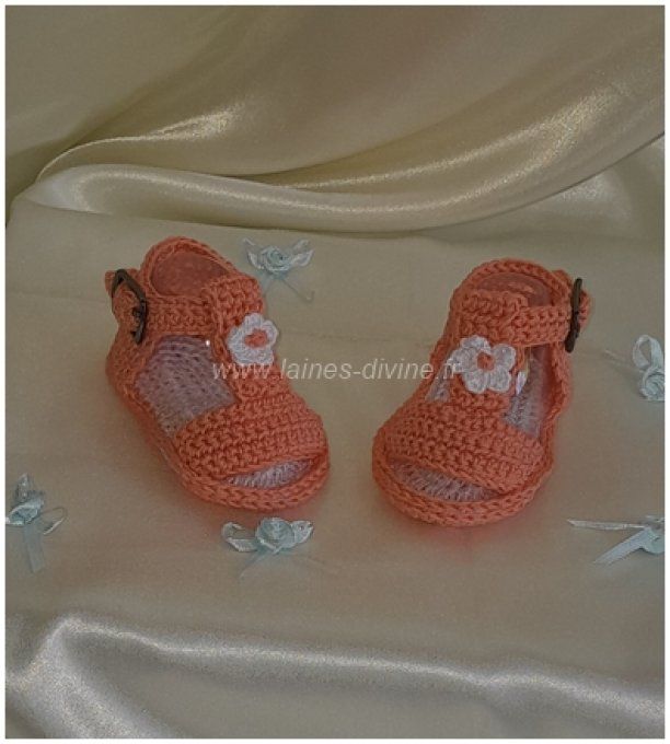 Sandales bébé " fait main" au crochet orange