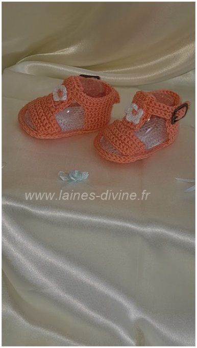 Sandales bébé " fait main" au crochet orange
